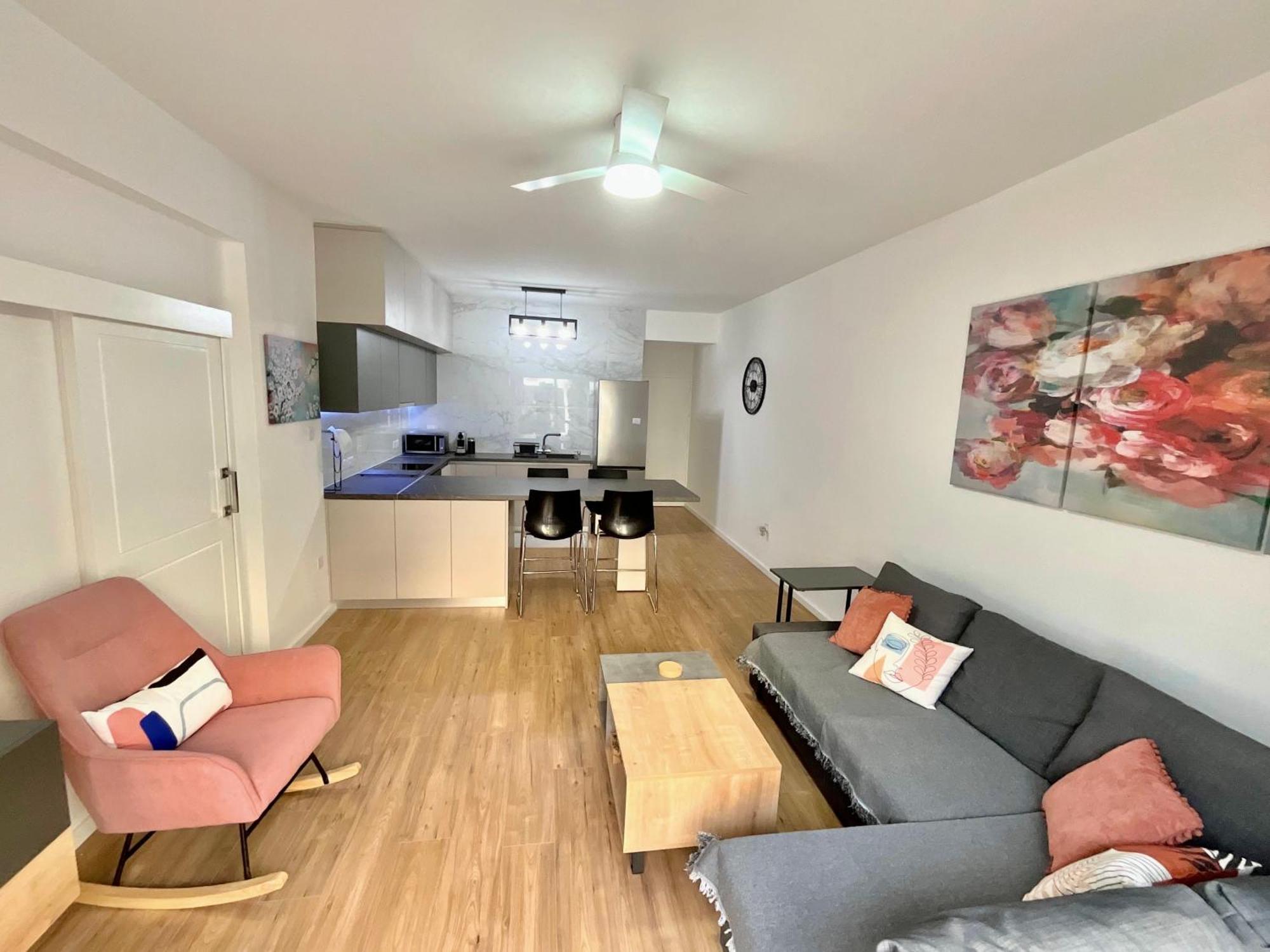 Modern Apartment Near Mckenzie Beach Ларнака Номер фото